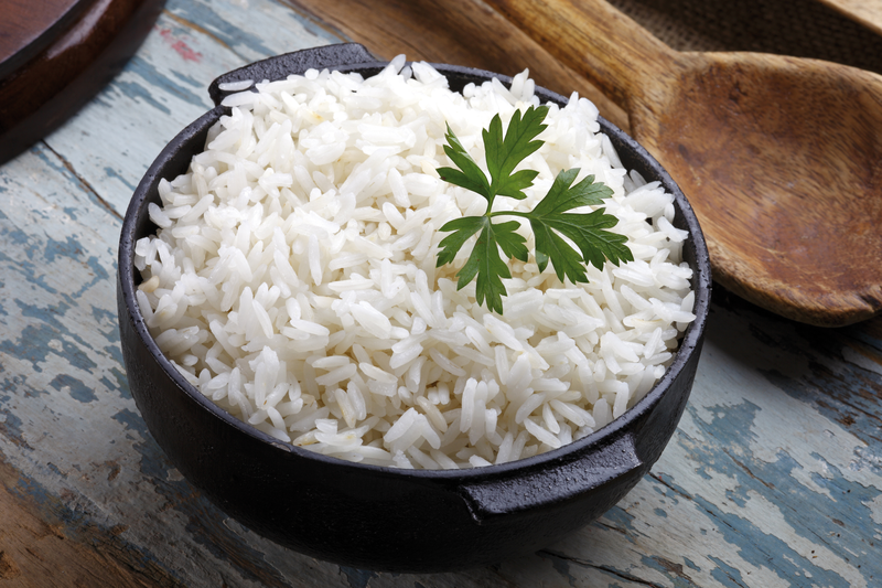 Gedämpfter Reis mit Thai-Basilikum und Zitronengras
